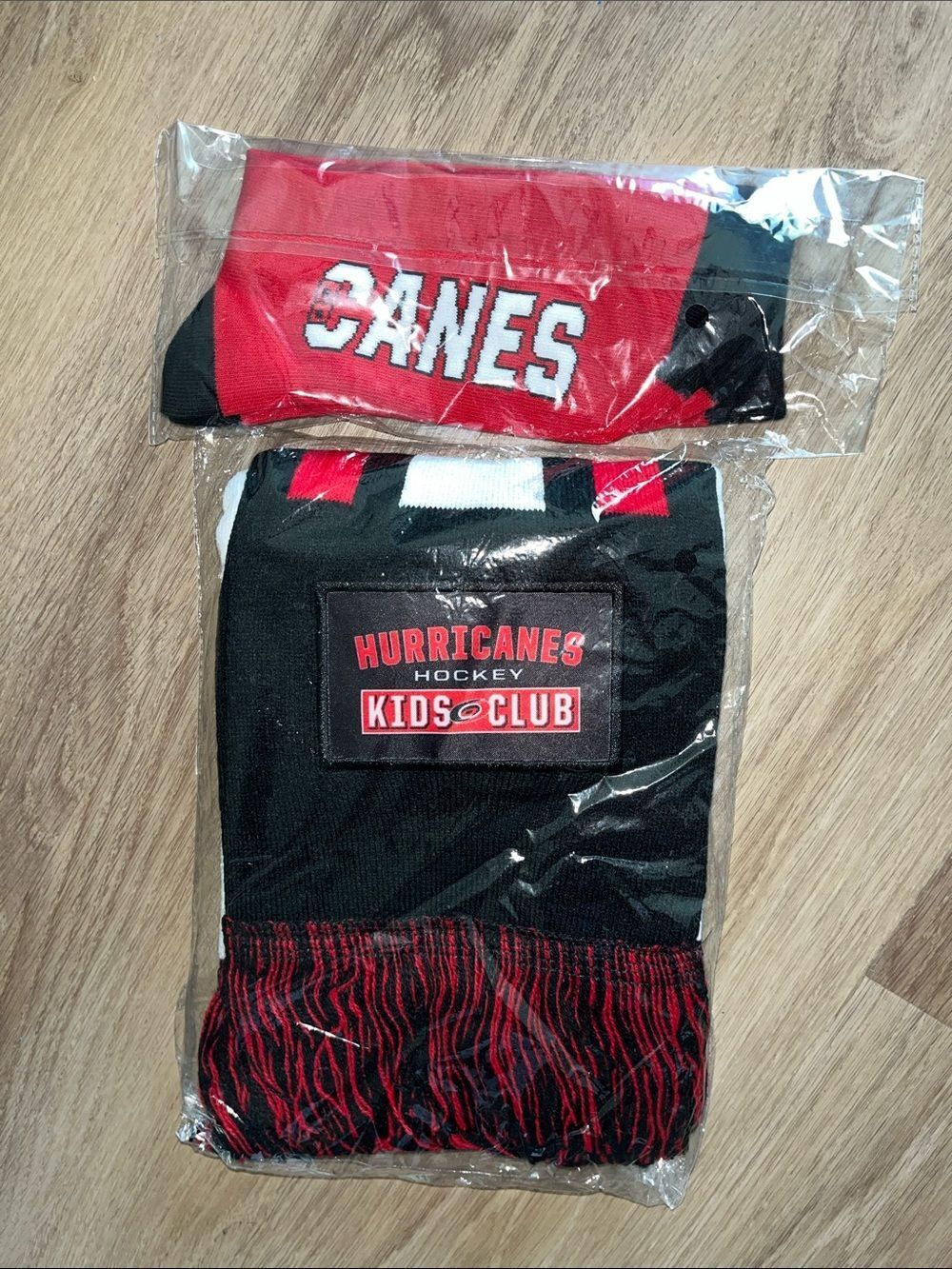 Red kids youth Carolina hurricanes hockey Scarf & Red Canes socks New in Bag
